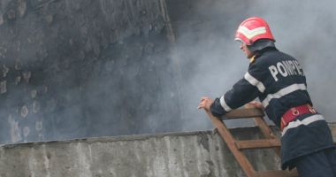 Incendiu devastator la o hală de vopseluri! A fost emisă avertizare prin sistemul RO Alert