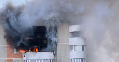 GALERIE FOTO-VIDEO / INCENDIU PUTERNIC ÎN CONSTANŢA. O PERSOANĂ S-A ARUNCAT DE LA ETAJ - 6