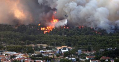 Incendiile de vegetație au reizbucnit în apropiere de Atena