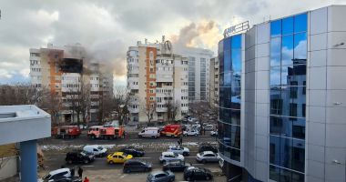 GALERIE FOTO-VIDEO / INCENDIU PUTERNIC ÎN CONSTANŢA. O PERSOANĂ S-A ARUNCAT DE LA ETAJ - 2