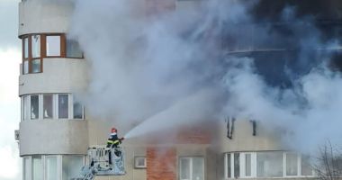 Stire din Social : Atârnăm cu toții pe marginea balconului
