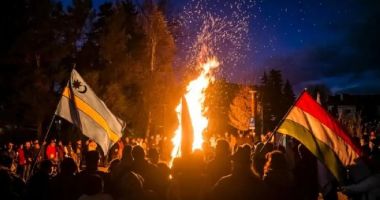 Secuii din Transilvania aprind 100 de focuri de veghe pentru a cere autonomie: „Noi nu amenințăm, noi perseverăm”