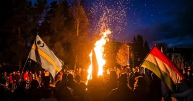 Stire din Actualitate : Secuii din Transilvania aprind 100 de focuri de veghe pentru a cere autonomie: „Noi nu amenințăm, noi perseverăm”