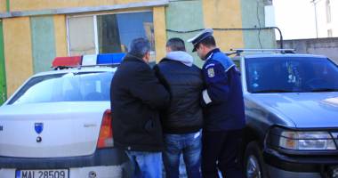 Focuri de armă pentru prinderea unor hoți din mașini din Constanța - 2