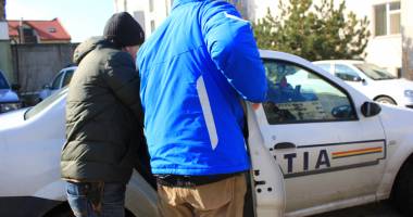 Focuri de armă pentru prinderea unor hoți din mașini din Constanța - 4