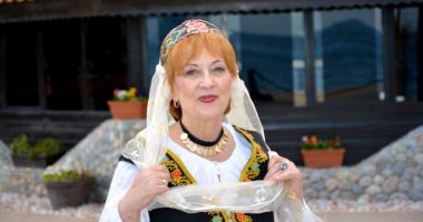 Stire din Cultură-Educație : Spectacol folcloric in memoriam Elena Ionescu Cojocaru