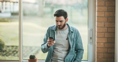 Folosirea îndelungată a telefonului nu-i dă timp creierului să se relaxeze