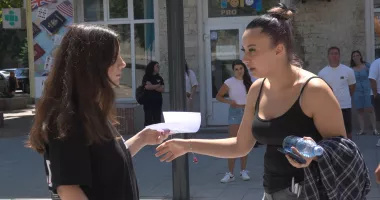Stire din Cultură-Educație : Arghezi și Bacovia le-au dat emoții elevilor la prima probă de BAC! Testarea de marți, amânată