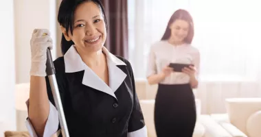 Stire din Social : Litoralul pierde angajați români în HoReCa! Angajații străini țin afacerile în viață
