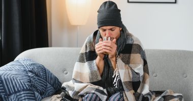 Stire din Sănătate : Afecţiuni care pot duce la apariţia frisoanelor prelungite