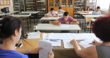 Stire din Cultură-Educație : Cine se mai încumetă să dea Bacul? Mii de elevii constănțeni își încearcă șansa
