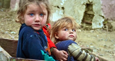 Stire din Social : Copii dați la orfelinat, ca să nu moară de foame