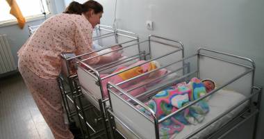 Stire din Sănătate : Gravidele care nasc la Spitalul Județean, fotografiate și urmărite. De ce s-a luat această decizie