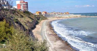 Stire din Social : Șoseaua de coastă? La Paștele Cailor!