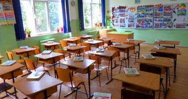 Stire din Cultură-Educație : Este sau nu învățământul gratuit? "Păi și sănătatea este gratuită și plătim totul!"