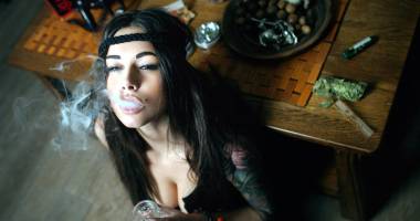 Stire din Eveniment : Cocktail de otrăvuri! Adolescenți distruși de etnobotanice