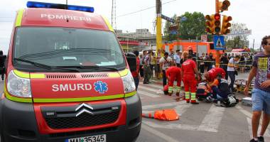 Stire din Eveniment : Salvatorii în roșu, plimbați mai mult prin service-uri decât în misiuni. Ambulanțele SMURD pică una câte una