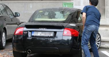 Stire din Cultură-Educație : "Asistăm la un show-room auto în jurul școlilor, în timp ce profesorii au salarii de subzistență"