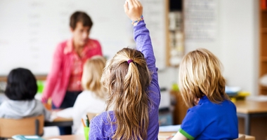 Stire din Cultură-Educație : Scandal pentru fondul clasei! "Oare chiar ne-am pierdut mințile?"