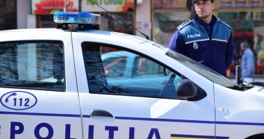Stire din Eveniment : "Surprize" pentru polițiști  și militari. Pensii diminuate  cu 25% și salarii mărite cu 80 lei