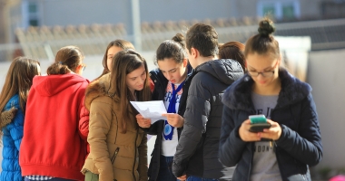 Stire din Cultură-Educație : Reguli noi în școli. "Sunt încălcate drepturile elevilor!"