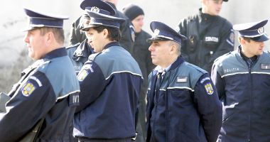 Stire din Eveniment : Autoritatea polițistului, călcată în picioare de politicieni. "Totul este praf în ochi"