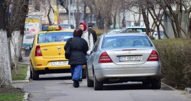 Trotuarele Constanței, transformate în locuri de parcare. Nesimțire sau lipsă de soluții? - 2