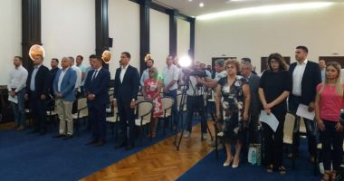 Stire din Politică-Administrație : Elevii merituoși și profesorii lor, premiați de administrația din Constanța. Câți bani vor primi