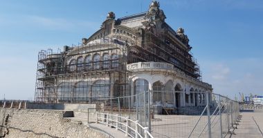 Stire din Politică-Administrație : Cazinoul, înconjurat de schele. "Clădirea va fi adusă la forma originală, din anul 1910"