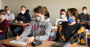 Stire din Cultură-Educație : Cu rândul, la şcoală. Elevii din Constanţa vor învăţa în sistem alternativ, online şi în clasă