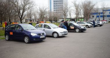 Stire din Eveniment : Teste de răbdare pentru viitorii șoferi din Constanţa. Cât trebuie să aștepte pentru un permis auto!