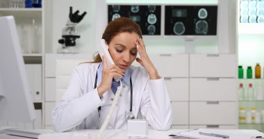 Stire din Social : Aveţi Covid şi vă este teamă de neprevăzut? Nu vă panicați și sunați psihologul!