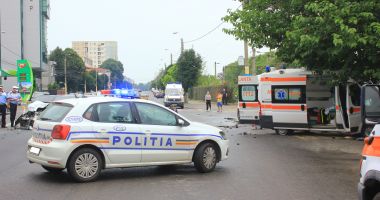Stire din Eveniment : Spulberați pe șosele. Cum ajung pietonii sub roțile mașinilor!