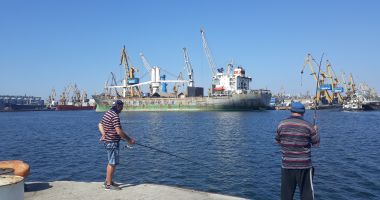 Stire din Economie : Marea are pește, dar cine să-l prindă? Statul nu îi ajută cu nimic pe pescari!