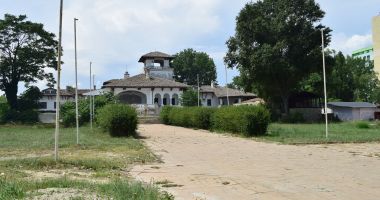 Stire din Eveniment : Bătălie în instanță pe Vila Regală din Mamaia: „E ruină, nu anulați vânzarea!”