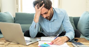 Stire din Economie : Ce trebuie să faceţi ca să aflaţi dacă mai sunteţi acţionar la SIF