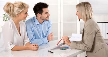 Stire din Economie : Tinerii pot spera la o nouă casă. Băncile îi aşteaptă cu uşile deschise