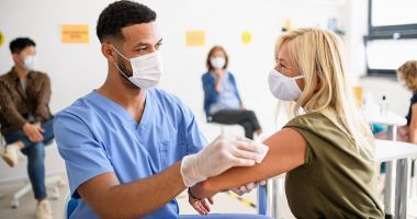 Stire din Social : Se pot vaccina pacienţii în cabinetele medicilor de familie? „Fiecare doctor va lua propria decizie”