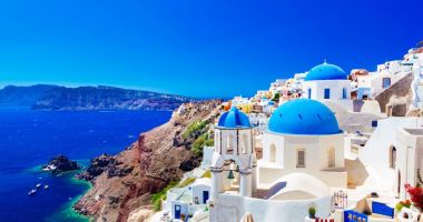 Stire din Economie : Românii, dornici de vacanțe peste hotare! Ce ţări şi-au deschis graniţele pentru turişti