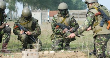 Stire din Eveniment : Discriminare în Armată! „Suntem înjosiți, de la salarizare până la uniforme!”