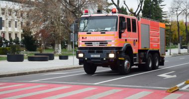 Stire din Eveniment : Rable pe post de mașini de stingere a incendiilor, la ISU Dobrogea! Când vom scăpa de ele?