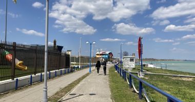 Stire din Social : Vacanţe ratate din cauza ploilor! La ce metode recurg turiștii care aveau rezervări pe litoral