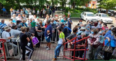 Stire din Social : Casa de Pensii Constanţa, luată cu asalt de urmaşii persecutaţilor etnic. „Vrem să scăpăm de grijă!”