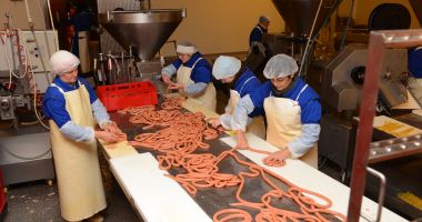 Stire din Actualitate : Criza forţei de muncă afectează industria alimentară din Marea Britanie