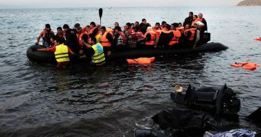 Stire din Actualitate : Comisia Europeană vrea să condiţioneze sprijinul financiar pentru protejarea graniţelor în Grecia