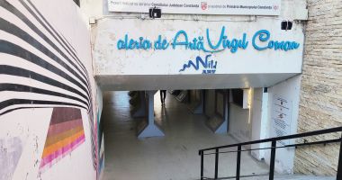 Stire din Eveniment : Autoritățile, lipsite de interes! Colțișor dedicat artei, din centrul Constanței, lăsat pradă degradării