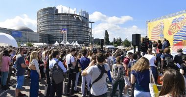Eurobarometru: Încrederea în viitorul UE a ajuns la cea mai înaltă cotă din ultimii 12 ani