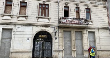 Stire din Social : Hanul Balcan, ferecat şi abandonat de ani de zile. Cui îi mai pasă de bietul monument istoric?
