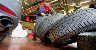 Stire din Economie : Pregătirea maşinii pentru sezonul de iarnă. Mai sunt valabile anvelopele all season?