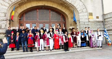 Stire din Cultură-Educație : Au ales să reînvie, în zi de sărbătoare, spiritul multicultural dobrogean